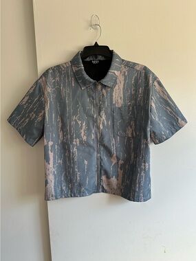 Boohoo Blue and Pink Short Sleeve Zip-Up Shirt